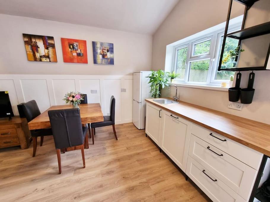 Charming Cottage Next To John Radcliffe Hospital With Free Parking Oxford Exterior photo